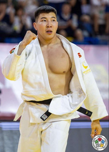 Абу Даби хотод болсон жүдо бөхийн Их дуулга тэмцээнд ОУХМ Б.Гончигсүрэн алтан медаль хүртлээ